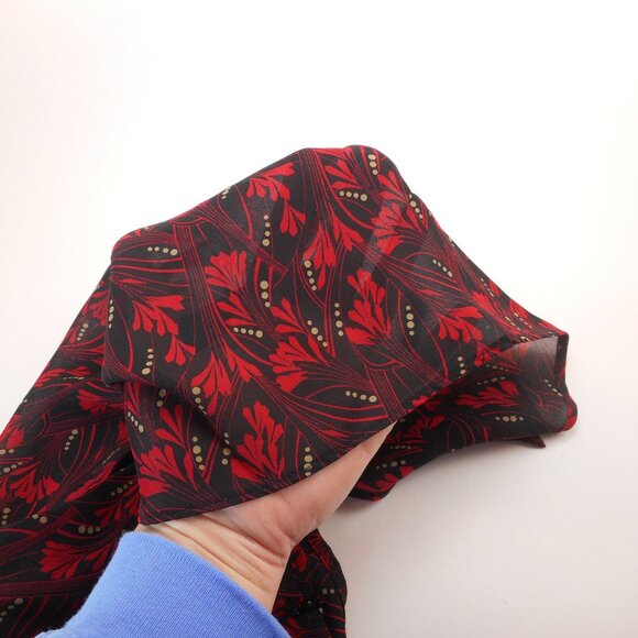 NWT Lane Bryant Women's size 16 Lightweight Blouse Black Red Bell Sleeve - Picture 11 of 12